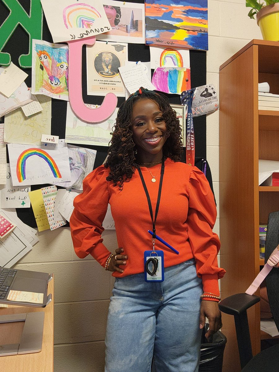 Bestsmilewinner's tweet photo. No worries. Still a fine af AP 📚🍎 https://t.co/r3SJKn9CJ7