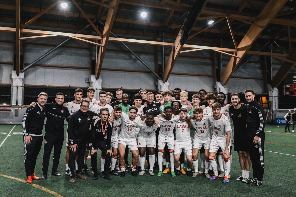SamGhrib's tweet image. Le coach en chef de la sélection canadienne masculine, Jesse Marsch était de passage à l'Université Laval, accompagné de son adjoint Mauro Biello, et de Mike Vitulano, coach du Canada U17M.
Après Ronaldinho, une belle façon de bien commencer l'année 2025 ! 😉