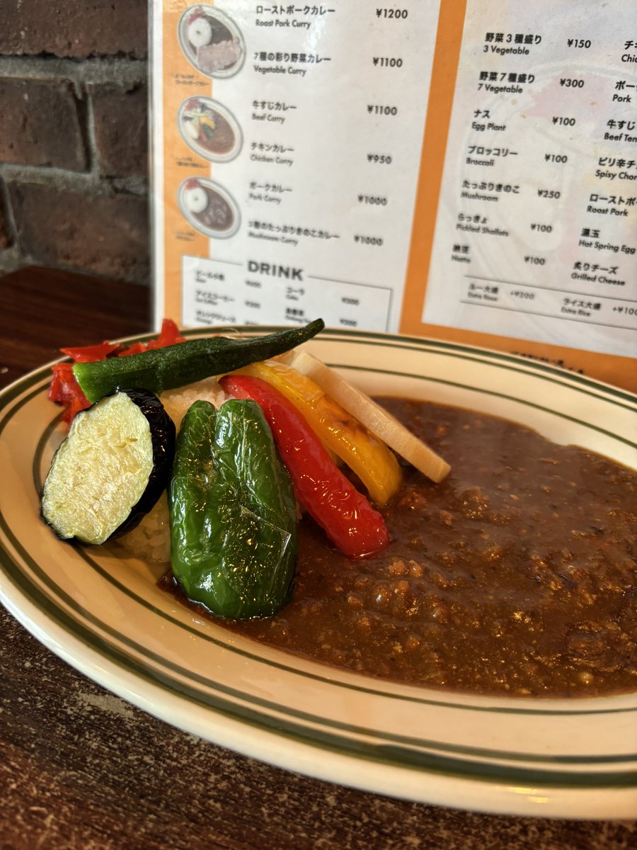 otory_jp's tweet photo. 渋谷の「HACHIYA CURRY」

7種の彩野菜カレーをいただきました😋
和だし風のさっぱりしたテイストで、ひき肉と野菜の甘みを感じる優しい味わい。。

辛いカレーが苦手な方にもオススメです！

#hachiyacurry #かれー https://t.co/56zF1V0uFJ