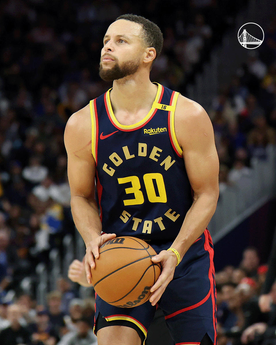 warriors's tweet photo. 1 of 1.

Stephen Curry is the first player in NBA history to reach 3,900 career regular-season threes ☔️ https://t.co/DaVfnNj2lT