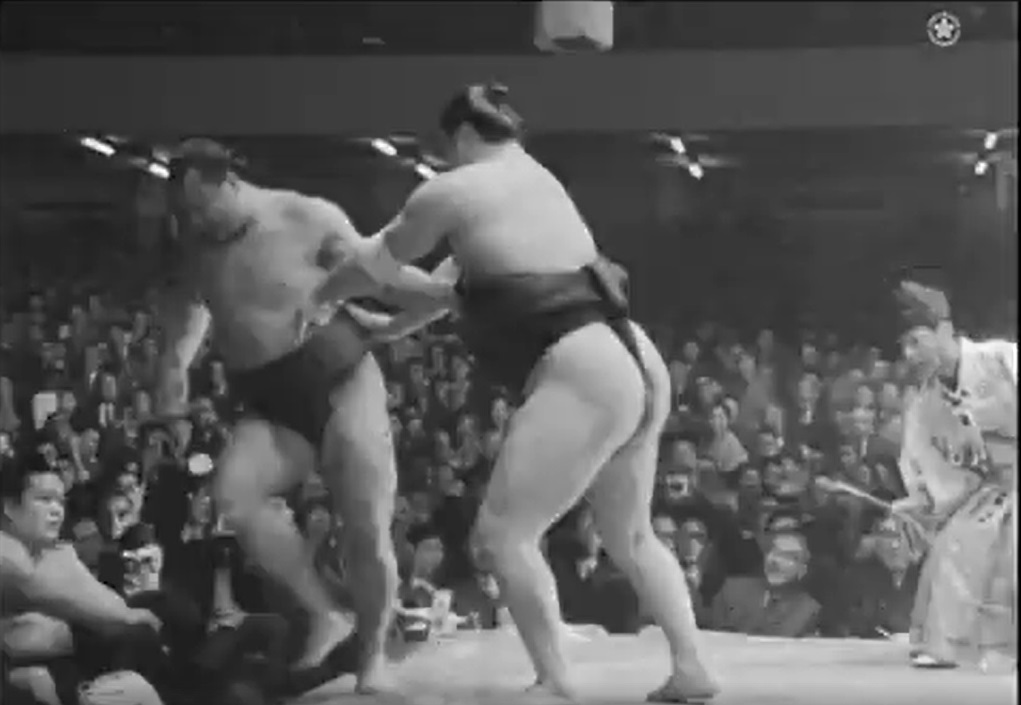 アーカイブ場所】 昭和42年一月場所十一日目。 若天龍は十両の君錦を