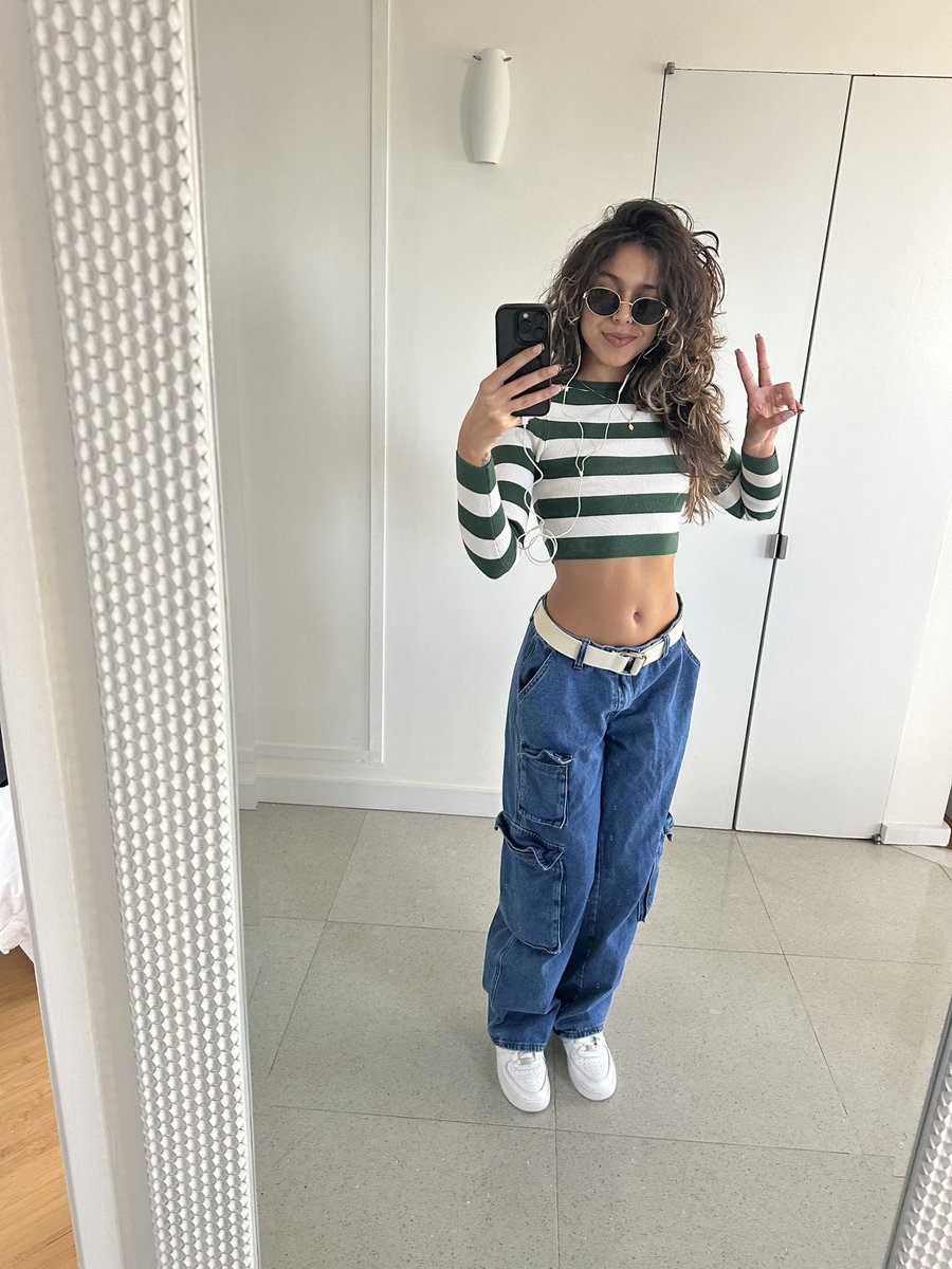 cloutiawest_'s tweet photo. Peace n luv https://t.co/2d0jWReuVB