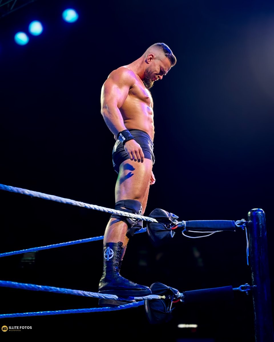 iLLite_Gaming's tweet photo. #ATownDown @_Theory1

#WWELIVE 12/29/23

#AustinTheory
#iLLiteFotos
#ShotOniPhone https://t.co/aShs5sJxUR
