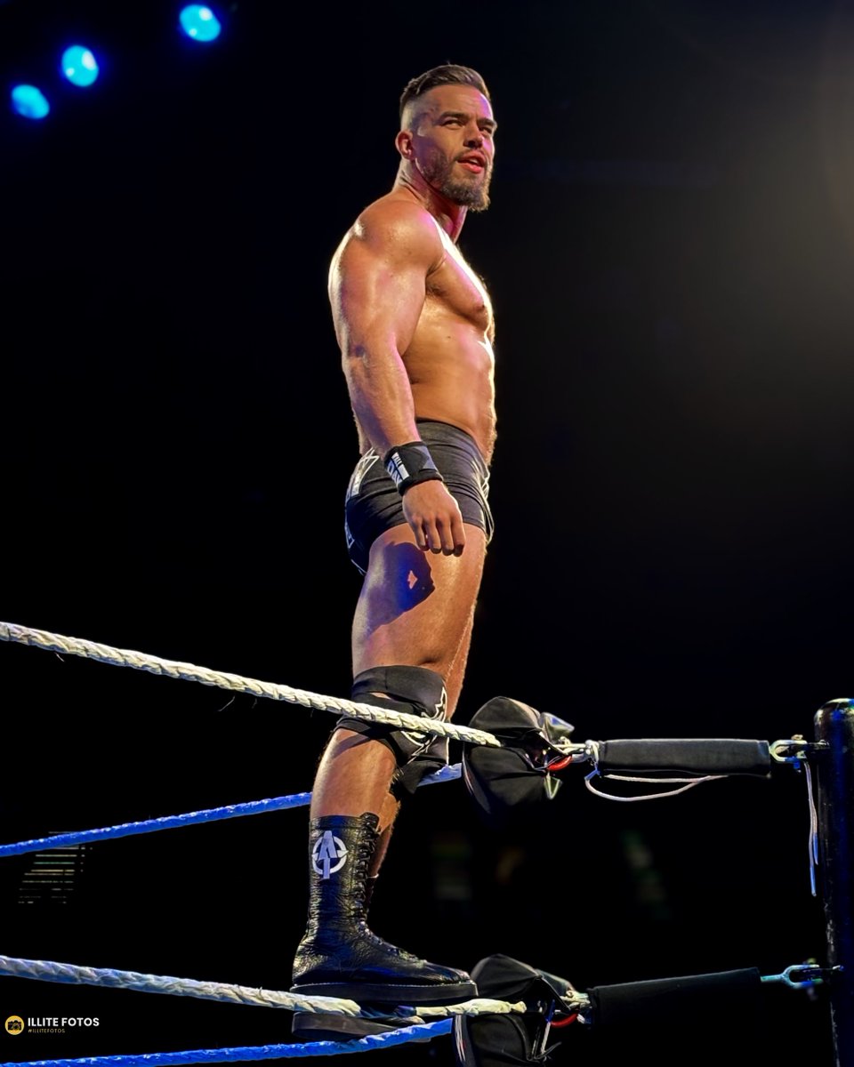 iLLite_Gaming's tweet photo. #ATownDown @_Theory1

#WWELIVE 12/29/23

#AustinTheory
#iLLiteFotos
#ShotOniPhone https://t.co/aShs5sJxUR