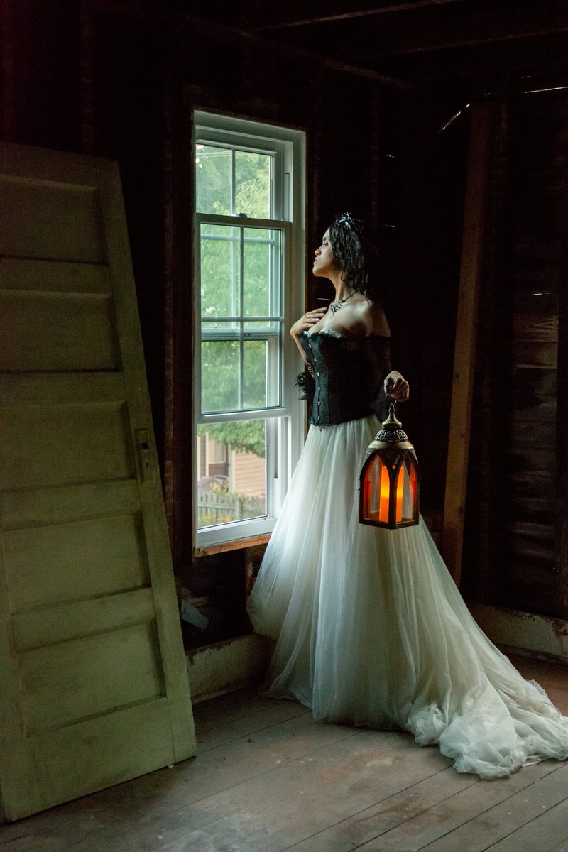 HuniNoirKC's tweet photo. #fantasy #glow #hauntedhouse #hauntedmanor #bluespringsmo #haunted https://t.co/kaVgyyxfrz