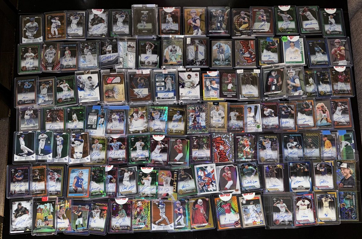Talk about a mail day. Wow. 

Giving 1 Random RT one of these cards if this gets 10k retweets. 

this should be fun 😆