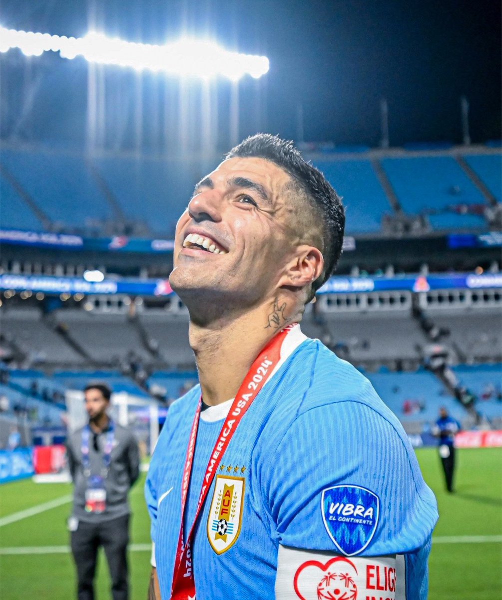 flo 🇺🇾 (@reuruguaya_) on Twitter photo Feliz cumpleaños a mi máximo ídolo futbolístico <a href="/LuisSuarez9/">Luis Suárez</a> gracias por tantas alegrías ❤️ Feliz cumpleaños a mi máximo ídolo futbolístico <a href="/LuisSuarez9/">Luis Suárez</a> gracias por tantas alegrías ❤️