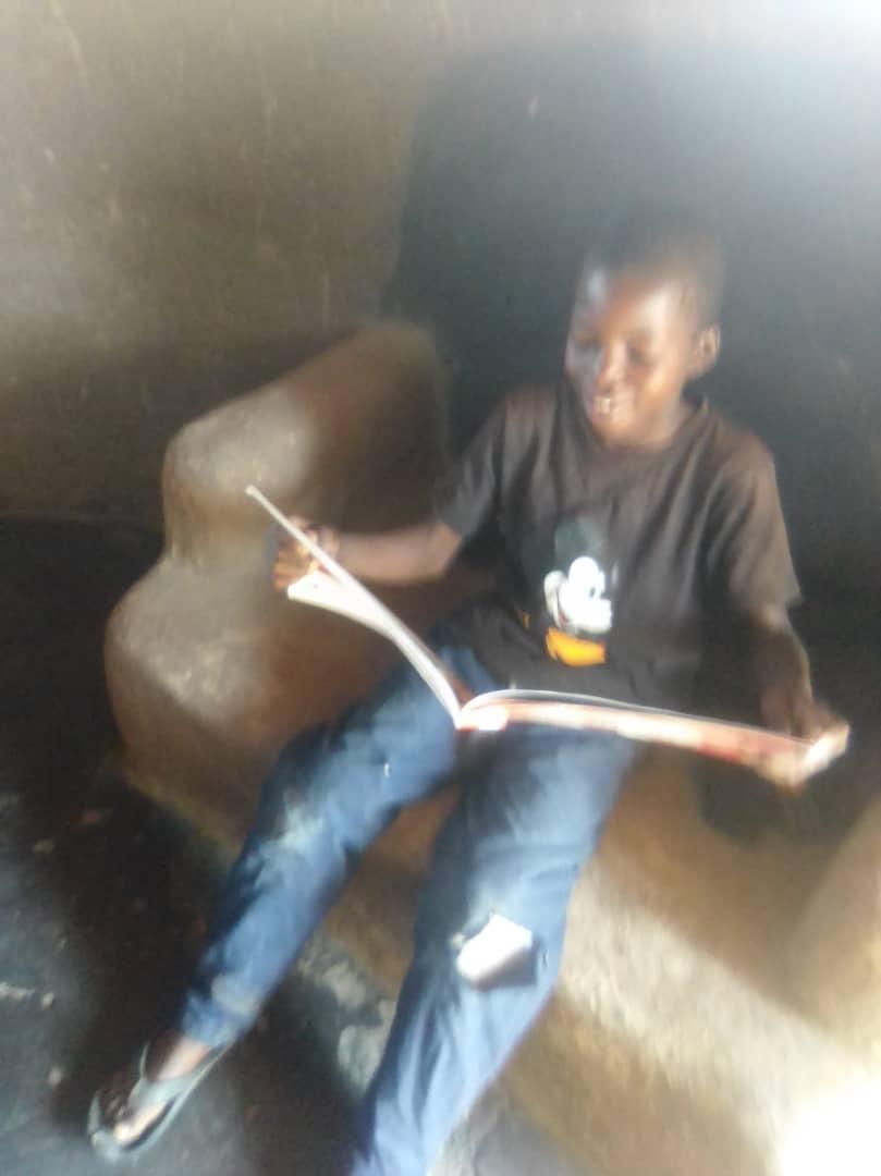 Enlightened, safe , secure &amp; productive! Being well informed is a right ! Remote Mat North , Zimbabwe, taking books to those who need them the most!
#books
#readingculture 
#sdgs
With @sukumaphakama 
(Pic young Vuyo Ndlovu getting friendly with books at home)