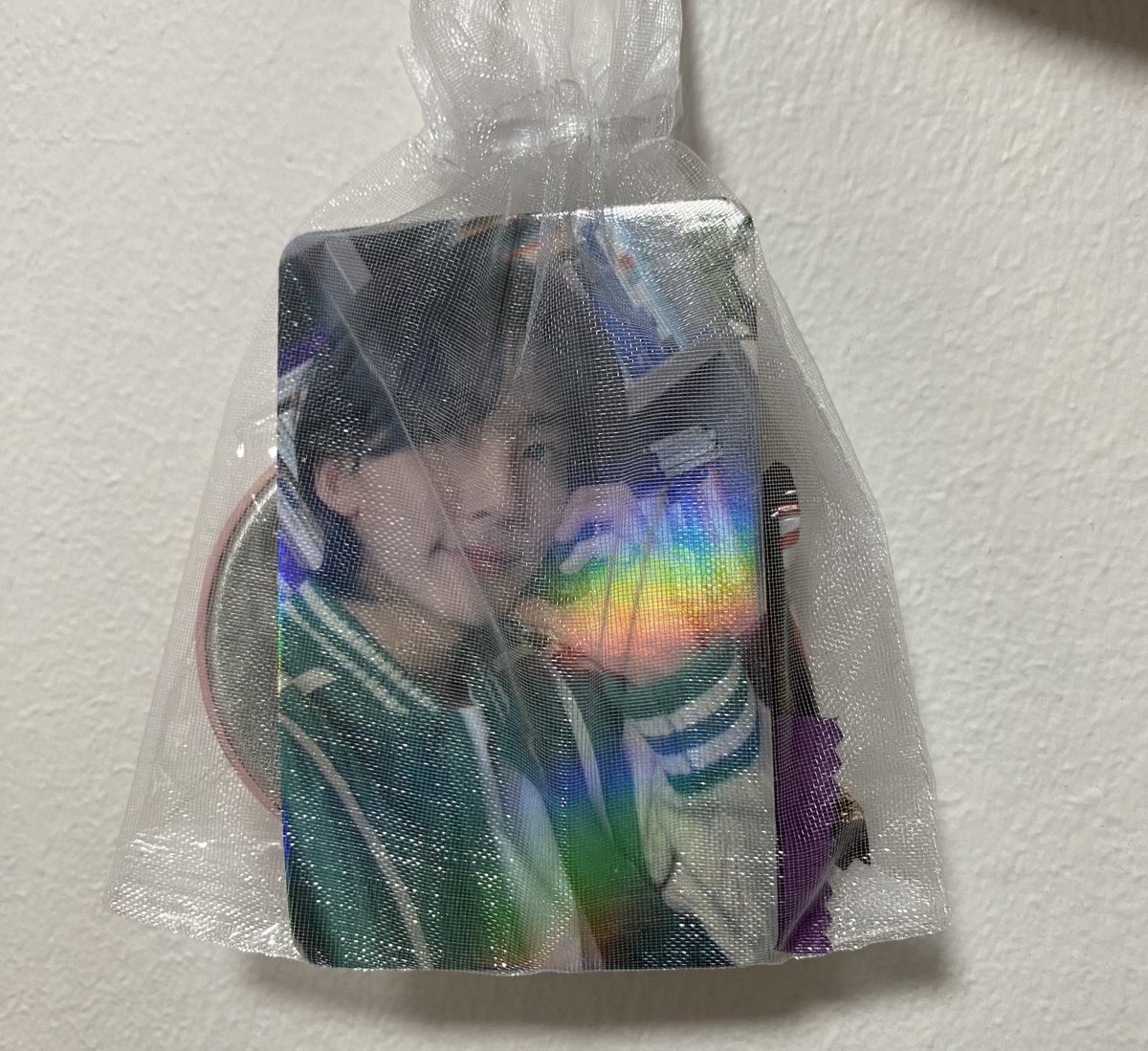 8ctober's tweet photo. ✨ freebies / fansupport for #SEVENTEEN_RIGHT_HERE_IN_SINGAPORE ✨

each pack comes with a random pc, chibi badge and candies 🍬

📆 25 &amp; 26 Jan
🩵 RT and like 
🙋🏻‍♀️ DM for trades (limited) 

#SVTinSG #SVT_RIGHT_HERE_IN_SG https://t.co/mYAnqByD0m