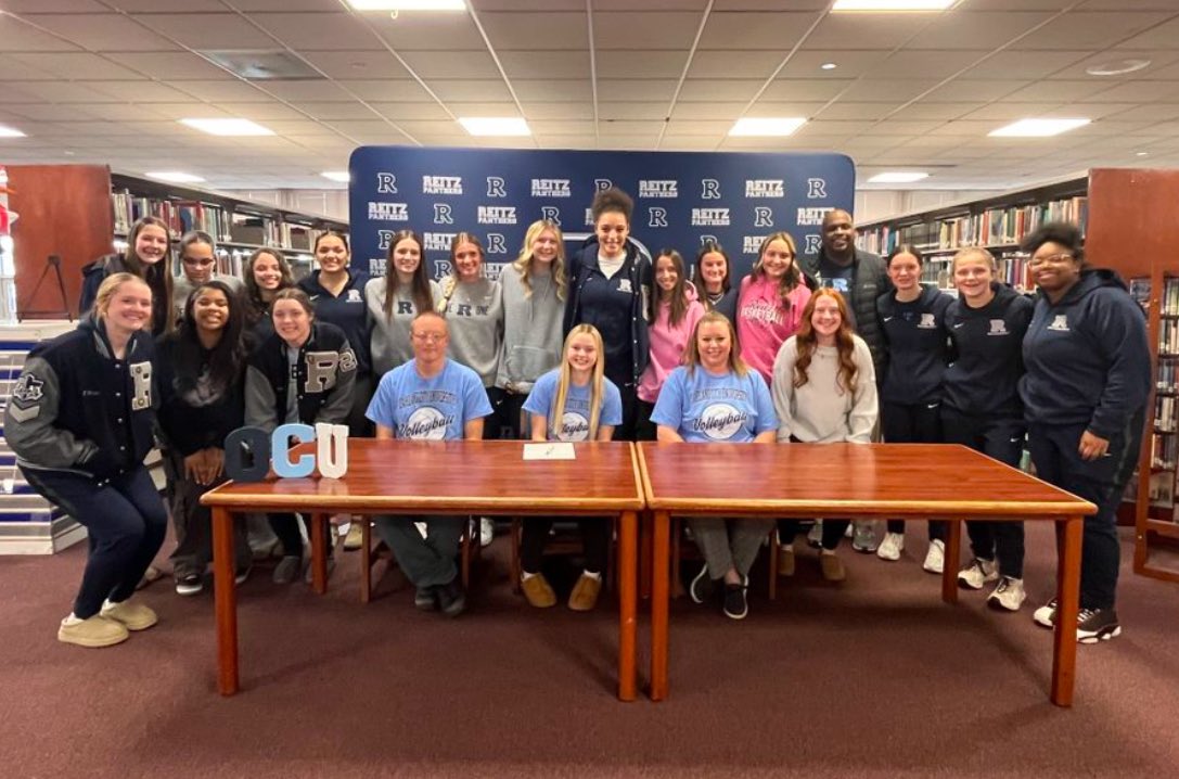 Reitzgirlsbball's tweet photo. The basketball team was in full support of R senior, @adearing5 , today for her signing to play volleyball at Oakland City!! We R proud!!! Congratulations!!! @ReitzAthletics https://t.co/tzout3sykf