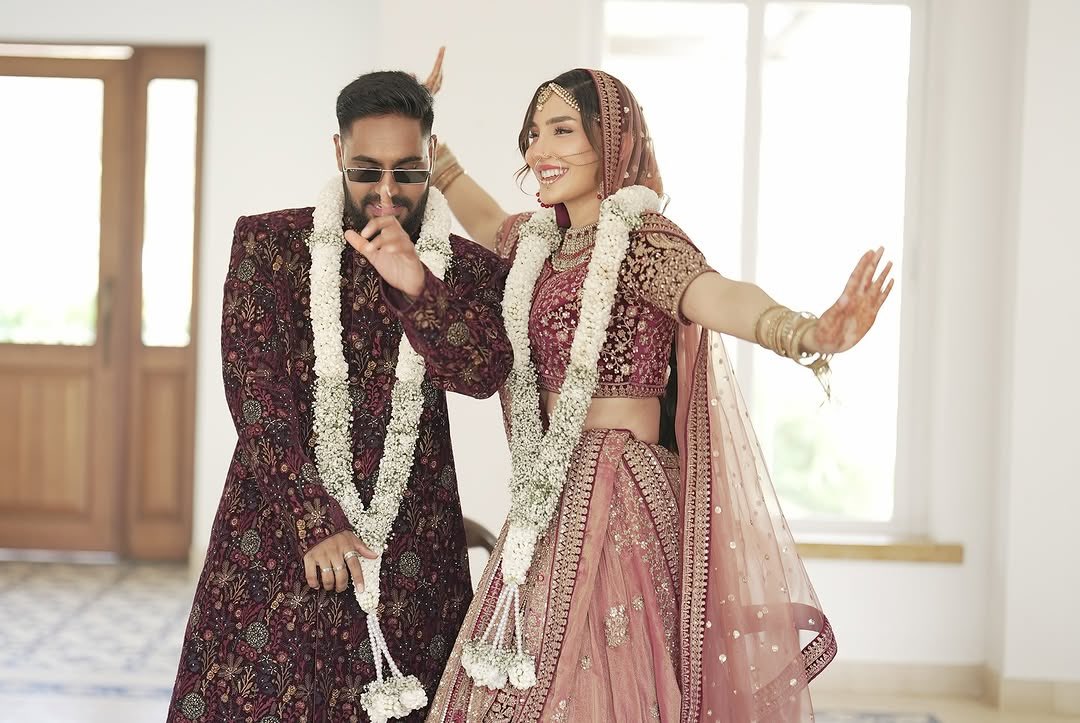 Buzzz_scrolls's tweet photo. Rapper Emiway Bantai tied the knot with Swalina! Congratulations to the newlywed couple!❤️🙌🏻😍

#emiwaybantai #married #buzzzookascrolls https://t.co/KFjVAAfQ3M