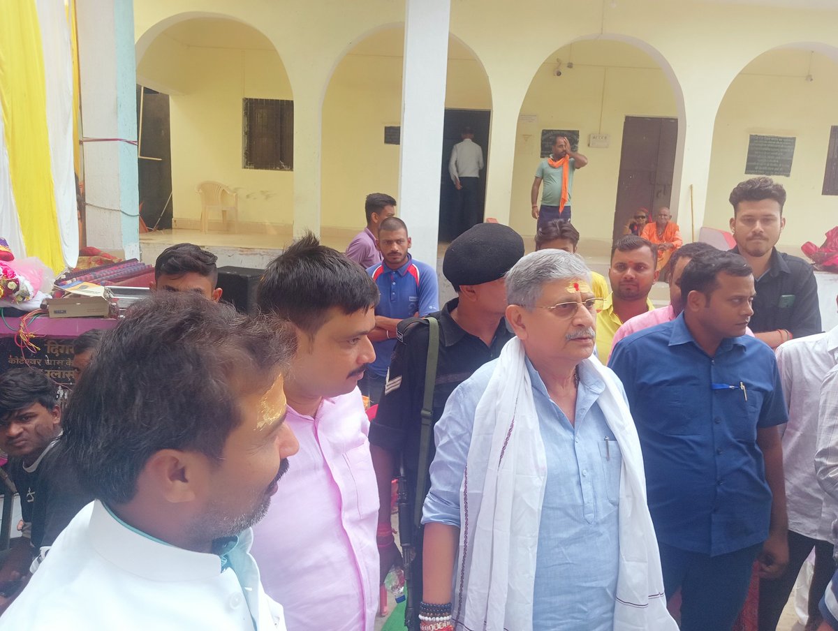 shriniwaskumar2's tweet photo. @LalanSingh_1 माननीय केन्द्रीय मंत्री आदरणीय श्री ललन बाबू के जन्मदिन कि हार्दिक बधाई 💐💐🙏🙏 https://t.co/MUZ7ASqziH