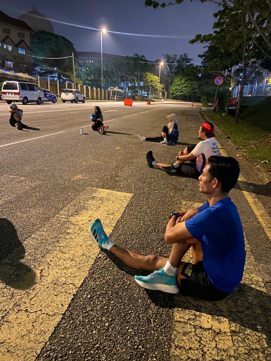 nakedspiritrun's tweet photo. No excuse for these runners to skip our Thursday night routine. Keep that determination strong guys, we’re entering the last week of January Battle and it’s now or never! #runwithoutlimits https://t.co/jZh9NM0bhE