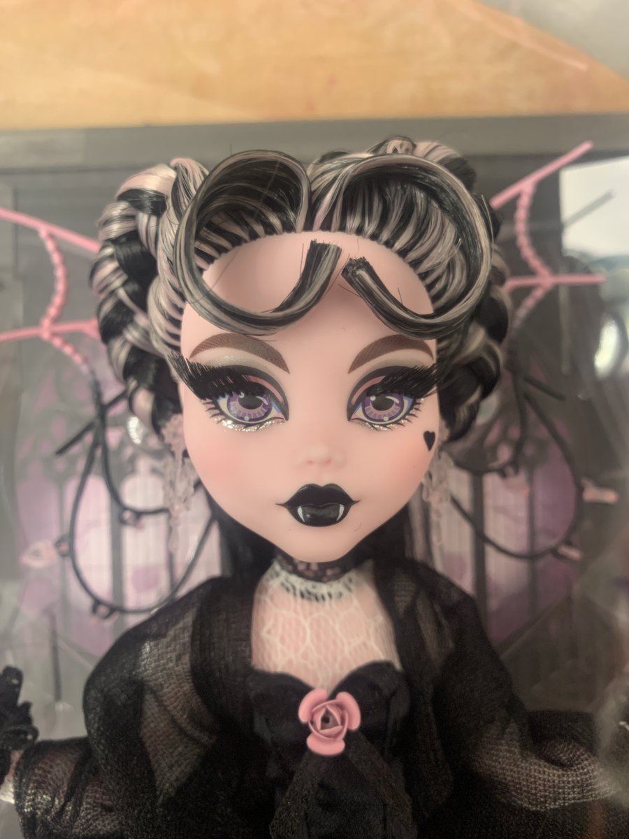 Anyone interested in buying her? One eye is noticeably lower than the other and the box is dented but like other than that … she…ok…

And if anyone’s interested how much is she worth? I dont want to sell her for $200 cuz thats crazy upcharging but idk how to price her