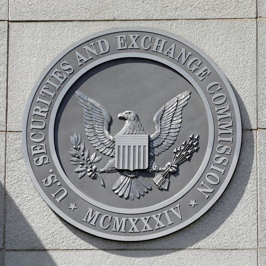 Crypto__Goku's tweet photo. 🚨  La SEC abroge le SAB 121, permettant aux banques de conserver des actifs crypto.

La Securities and Exchange Commission a annulé le Staff Accounting Bulletin (SAB) No. 121, signalant un changement dans son approche de la réglementation des crypto-actifs sous la direction de la commissaire Hester Peirce.

Introduit en mars 2022, le SAB 121 obligeait les entreprises à enregistrer un passif et un actif correspondant pour les actifs crypto détenus pour le compte des utilisateurs.