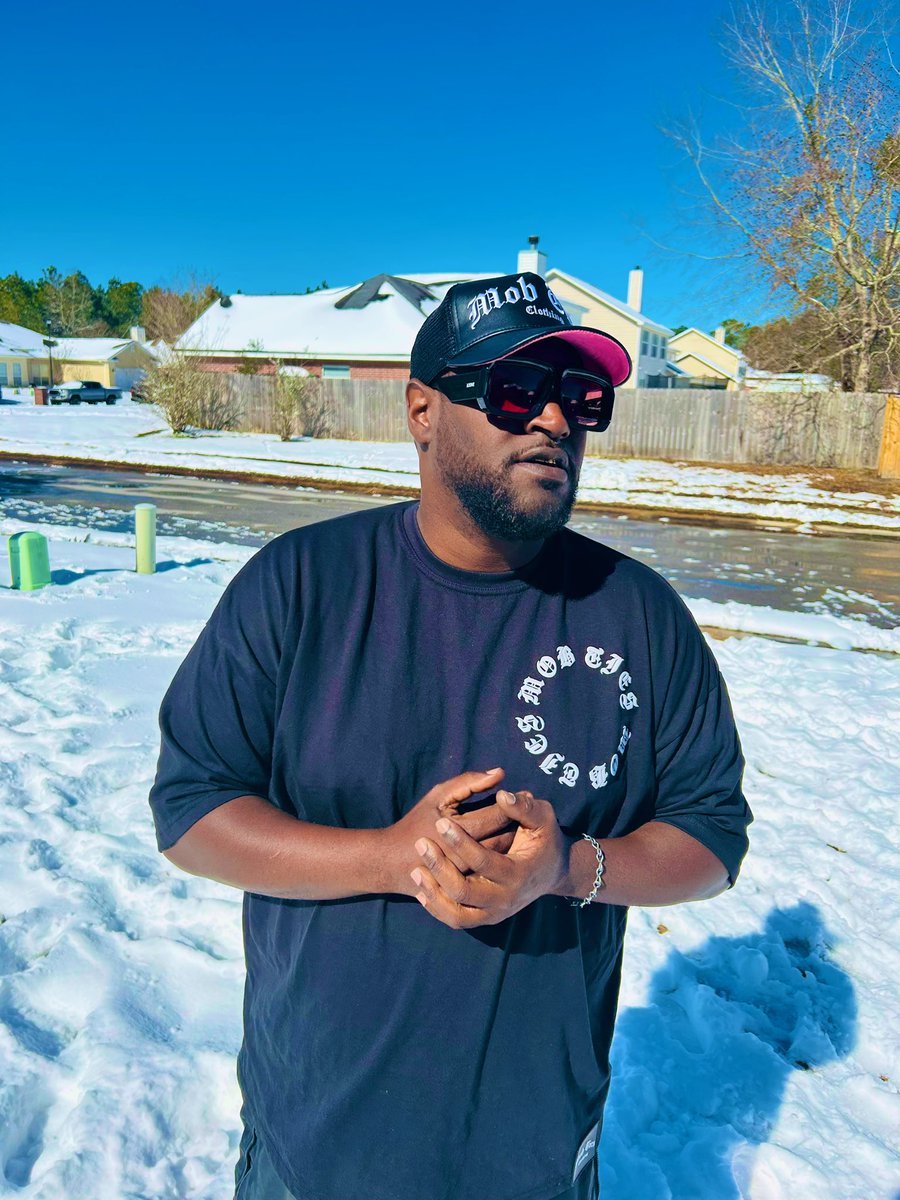 DaHawg22's tweet image. Cold ass 🥷🏾