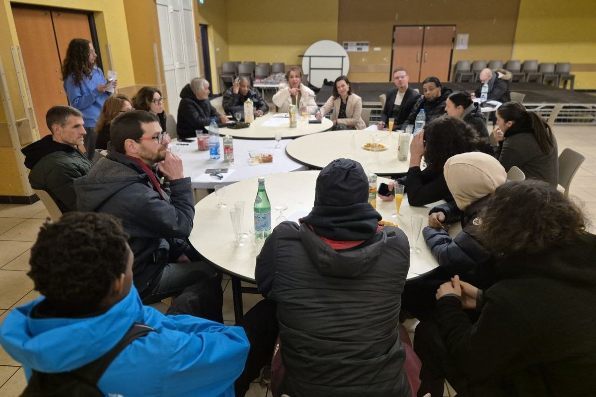 Samy Olivier (@samy_olivier) on Twitter photo Rencontre des habitants du quartier d'Etouvie avec la députée <a href="/ZahiaHamdane/">Zahia Hamdane</a>
56% de taux de pauvreté, logements insalubres, abandon des services publics, transports, ... les habitants se sentent abandonnés par l'Etat et la mairie. Ils ont raison !
Nous changerons ça ! Rencontre des habitants du quartier d'Etouvie avec la députée <a href="/ZahiaHamdane/">Zahia Hamdane</a>
56% de taux de pauvreté, logements insalubres, abandon des services publics, transports, ... les habitants se sentent abandonnés par l'Etat et la mairie. Ils ont raison !
Nous changerons ça !