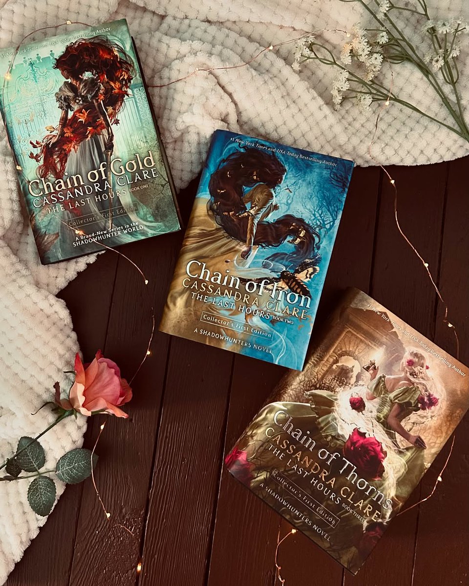 simonteen's tweet photo. Do you have an all-time favorite #Shadowhunters series?
-
📸: @browniereadsbooks
#TheLastHours #CassandraClare #CityOfBones #MortalInstruments https://t.co/H4DkcYwZ4Y