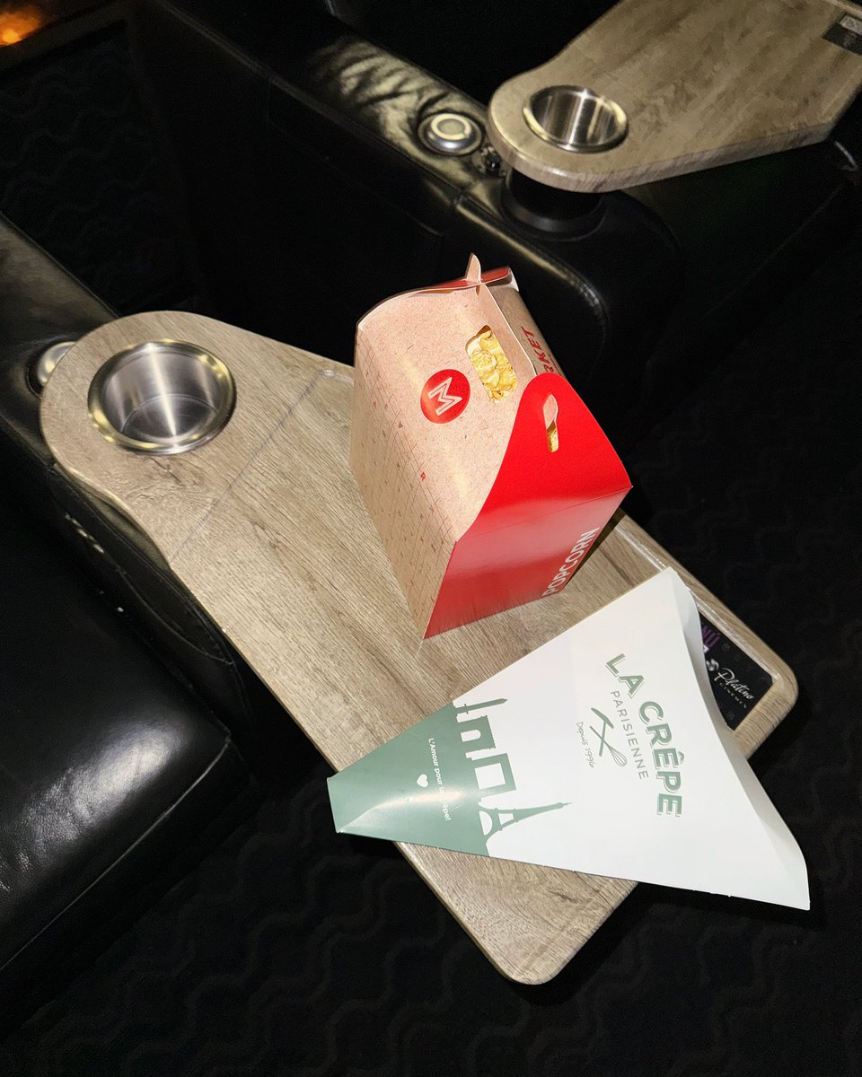 WendyMouret's tweet photo. Les dejo una foto asterik de cuando fui al cine porque ando estudiando unas cosas de eso, bye 🎥🍿🎞️ https://t.co/YQ5TSYnLA7