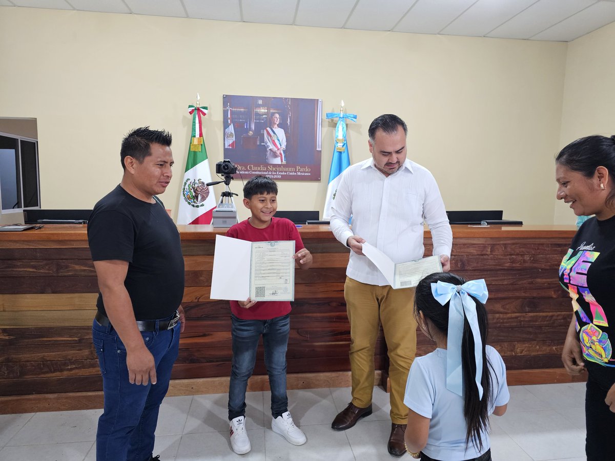 Un gusto registrar como mexicanas y mexicanos🇲🇽 a miembros de la comunidad binacional en Guatemala🇬🇹.

Si crees que tú o tus hij@s tienen derecho a la nacionalidad mexicana, ven a <a href="/ConsulMexPeten/">Consulado de México en Petén</a> para revisar sus documentos, no requieres cita #ConsuladoDePuertasAbiertas.
<a href="/SRE_mx/">Relaciones Exteriores</a>