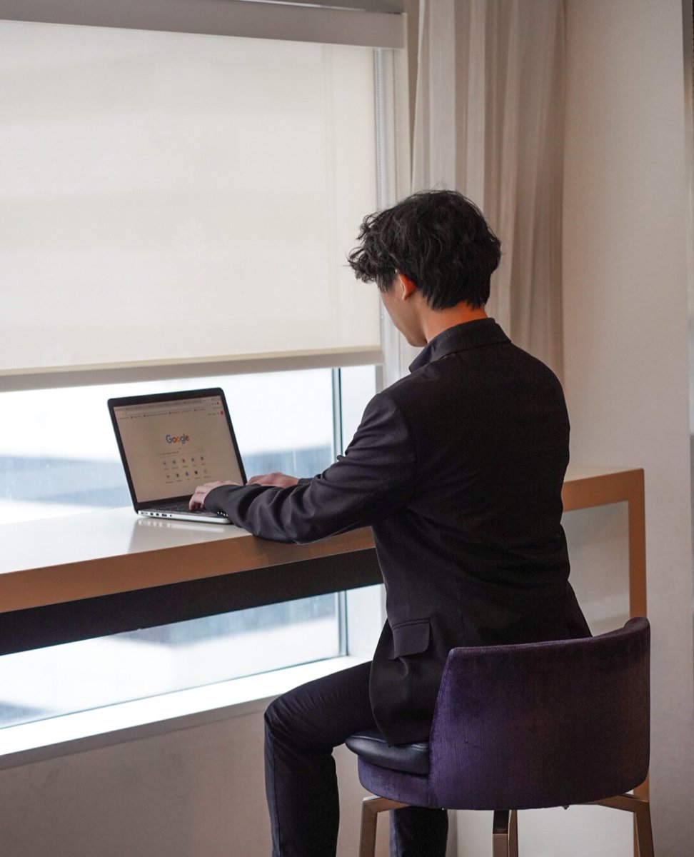 TOMarriottCC's tweet photo. Take your work-from-hotel experience to the next level in our Concierge Lounge—sunlight, snacks, and everything you need for a productive day.

#TorontoHotels #WorkFromHotel https://t.co/SHWSvJ0RDF