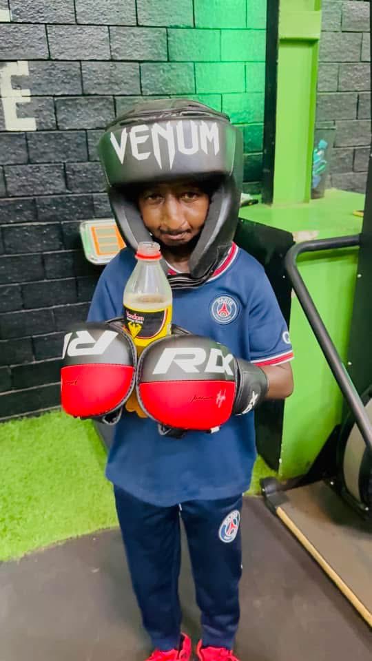 ABDELDJALIL224's tweet image. Ko le président lutte farouchement contre la corruption:

Mais qui a des chantiers dans le pays? Qui offre des maisons à certains? Qui offre des voitures comme de petits biscuits tous les jours? Qui rachète des concerts tous les jours? 

Tout ceci avec quel argent?

On ne savait…