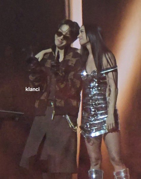 HOSEOK E KATY PERRY JUNTOS MUITO DIVOS

LE PRINCE J-HOPE AU GALA 
J-HOPE AT LE GALA DES PIÈCES JAUNES 
#jhope_at_GalaDesPiècesJaunes
#GalaDesPiècesJaunes
#jhope_in_paris #jhope