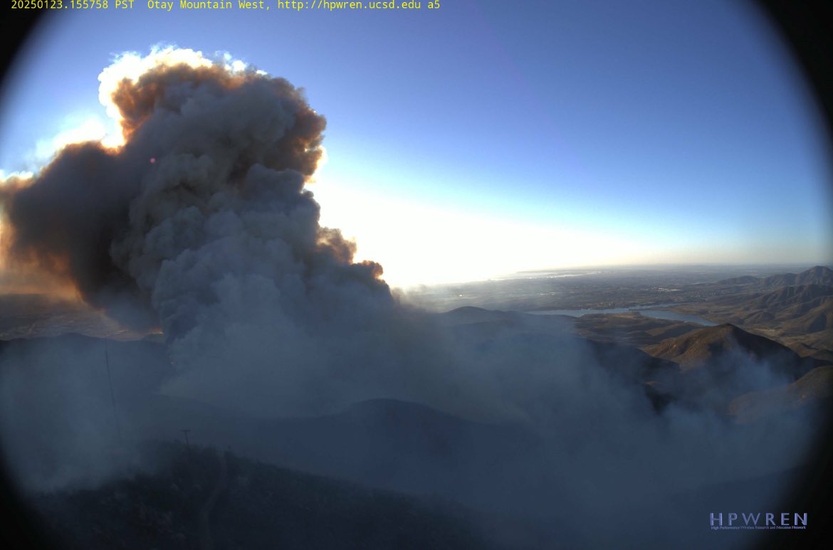 LeviWX15's tweet image. #BREAKING - New Border 2 fire has started a 1/2 Mile West of Doghouse Junction, Otay Mountain. Fire is spreading is at 150 acres and spreading moderately. #BorderFire2