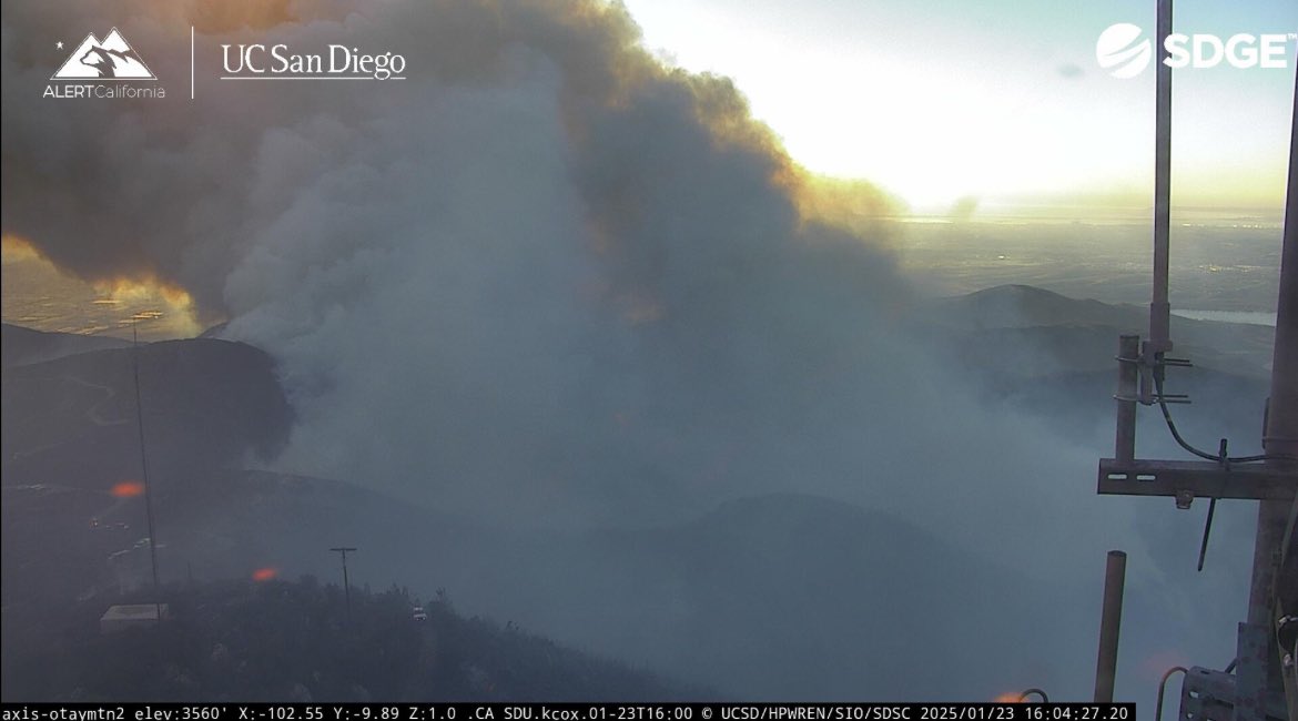 LeviWX15's tweet image. #BREAKING - New Border 2 fire has started a 1/2 Mile West of Doghouse Junction, Otay Mountain. Fire is spreading is at 150 acres and spreading moderately. #BorderFire2