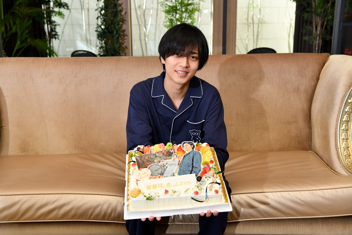 _01rk's tweet photo. 毎年撮影と誕生日が重なって（←努力と奇跡✨）現場でお祝いしてもらう永瀬廉くん良すぎる…… https://t.co/DjqRLacJqu