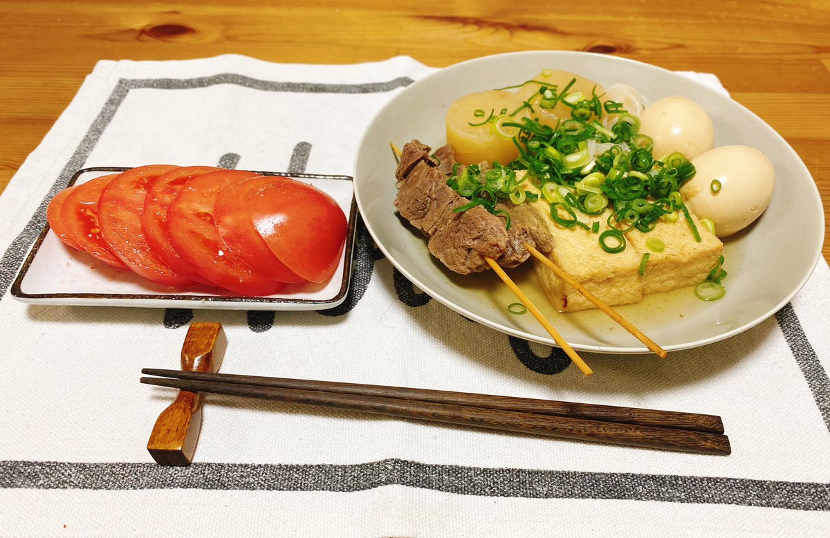 CycleMylife's tweet photo. 昨日の男子料理はこちら👨‍🍳

・おでん
・トマトスライス

オンラインセミナーがあったので、前日から仕込んでたおでん。
しっかり味がしみ込んでいて最高でした🤭

#おうちごはん #料理好きな人と繋がりたい https://t.co/V9vW4rrJRI