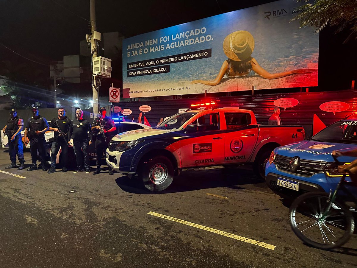 PMERJ's tweet photo. Operação integrada do #20BPM, #52DP, #CPROEIS e #GCM em Nova Iguaçu, na Av. Dr. Mário Guimarães (23/01), reforça a segurança e combate o roubo de veículos e de rua. Ação para aumentar a ostensividade e a sensação de segurança na região. 💪 https://t.co/lKVyIgpnOc