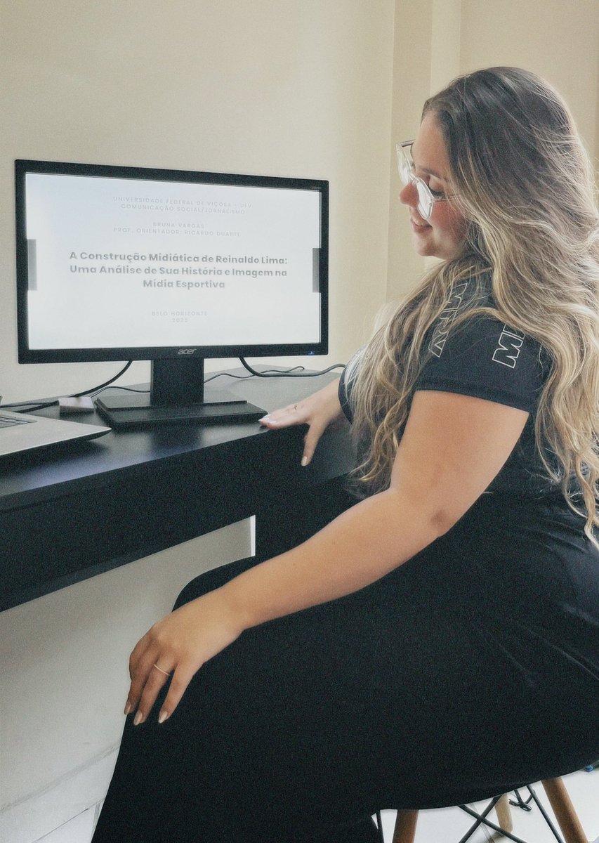 brunavcam's tweet image. voltando pra essa rede mil anos depois pra dizer que: tcc defendido e aprovado! 🎓

“a construção midiática de @Reinaldoreigalo: uma análise de sua história e imagem na mídia esportiva”.