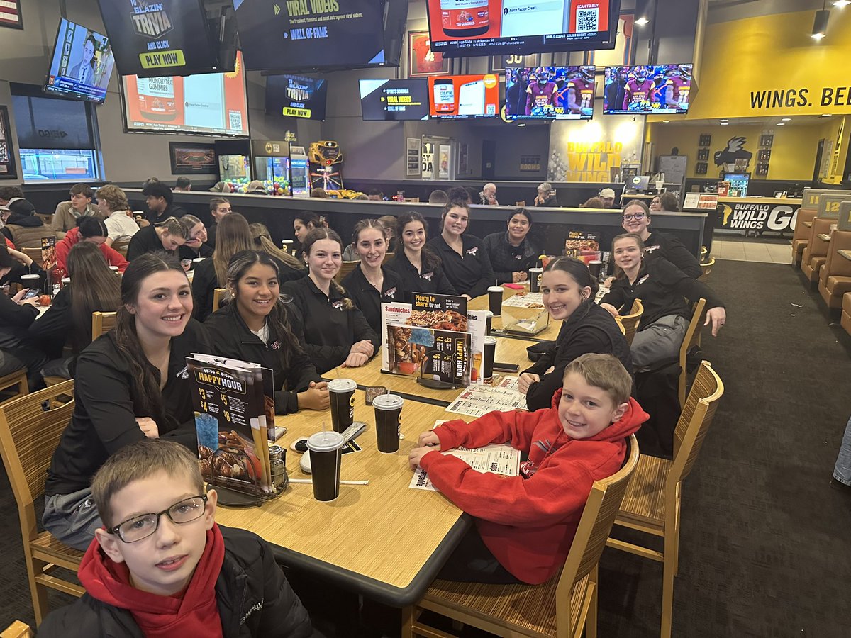ChiefBball's tweet photo. @BWWings Enid. Post game meal for Cherokee High School Basketball! https://t.co/EzBf6AogpR