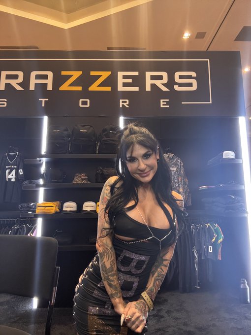 Watch Joanna Angel's leaked NSFW photo on TwXstars