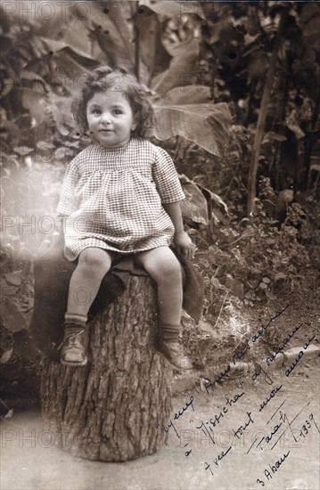 رشته تصاویری از خردسالی، کودکی، نوجوانی و جوانی علیاحضرت شهبانو فرح پهلوی

در ابتدا تا یادتون نرفته این رشتو را برای ثبت در تاریخ به اشتراک بگذارید.

تا آخر این رشتو همراه ما باشید.
1/23