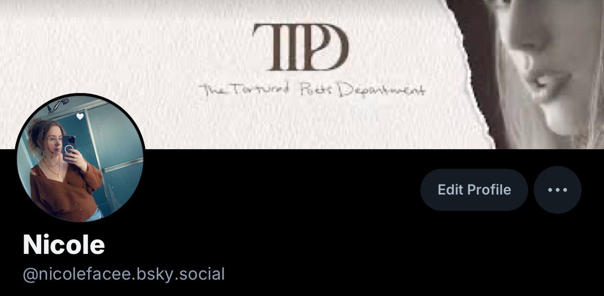 Nicole 🐳 tweet media