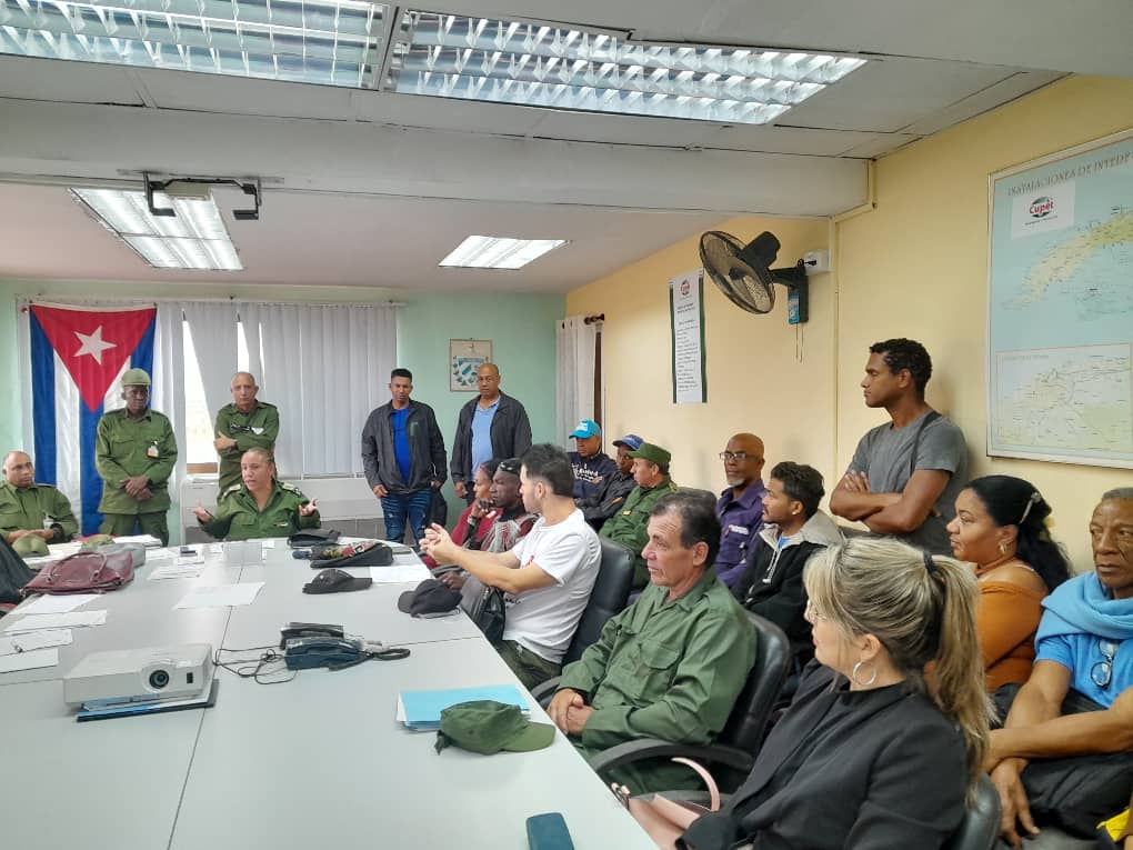 Sostuvimos un profundo intercambio con la zona de defensa de los Sitios como parte de las actividades del #Bastion2024. Al imperialismo ni un tantjco así.. 
#ElpuebloUniformado #LaHabanaViveEnMí