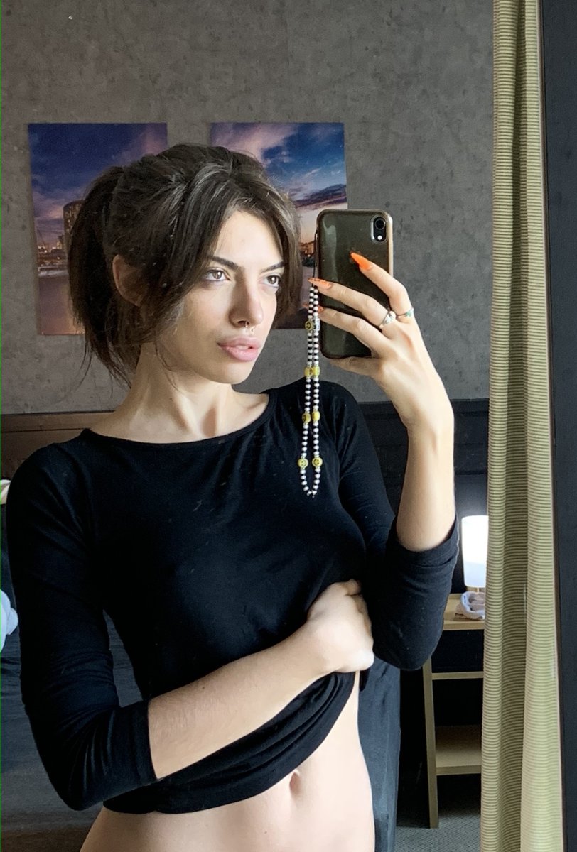 LizzLoovingitt's tweet image. Hotter than your gf 
😘