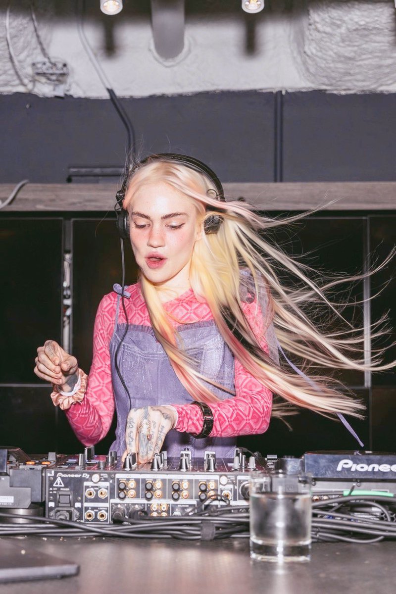 hourly grimes tweet media