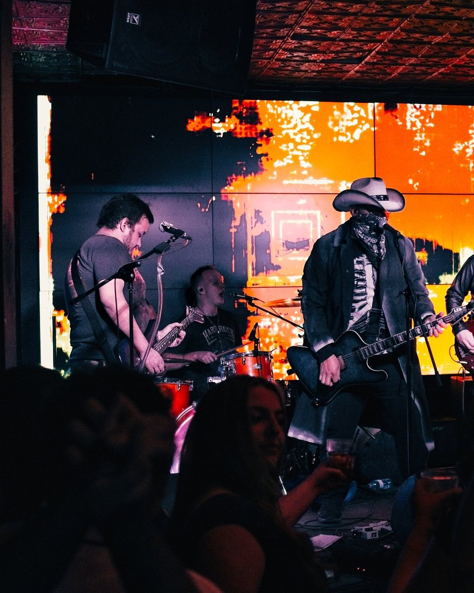 Ash and the Arsonists tweet media