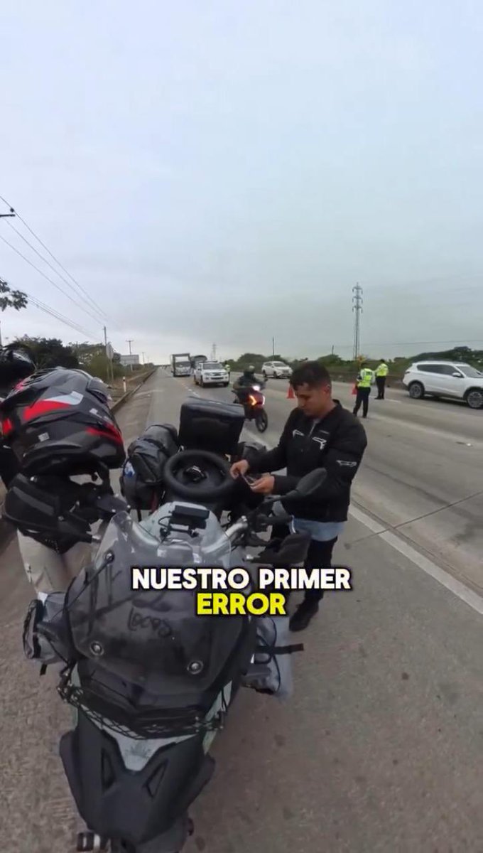 CTEcuador's tweet photo. En relación con un video que circula en redes sociales, en el cual se evidencia el malestar de un grupo de motociclistas internacionales durante un operativo en un eje vial de la provincia de El Oro, la Comisión de Tránsito del Ecuador (CTE) lamenta el mal momento que atravesaron dichos turistas. Asimismo, aclaramos que el contenido es anterior a la decisión de suspender los operativos y no refleja la realidad actual de nuestra institución.

Es fundamental recordar que, por disposición de la Presidencia de la República, los operativos de control continúan suspendidos.Esta medida forma parte de un proceso de reingeniería institucional liderado por el Ing. Hugo Quintana y el Gral. César Garzón, quienes encabezan el nivel directivo y uniformado de la institución.