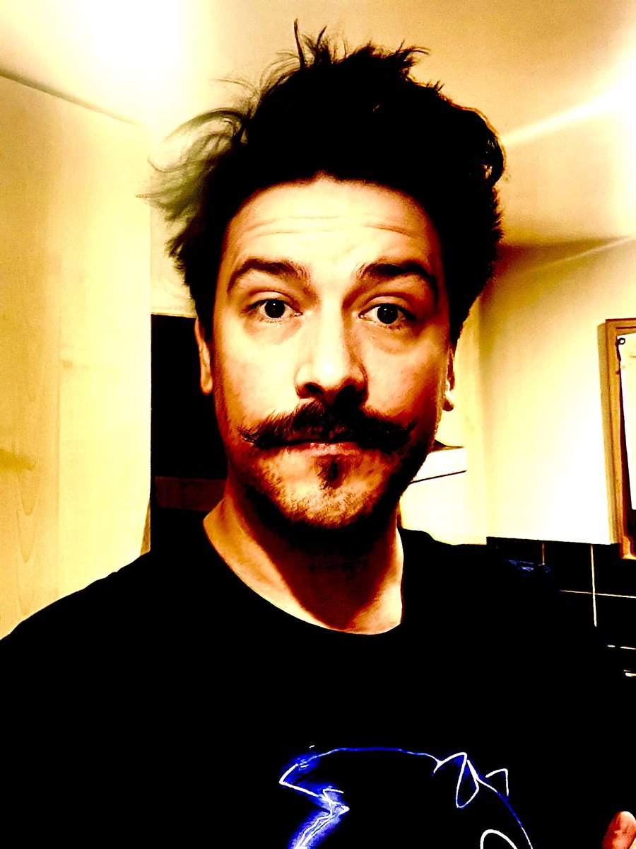 Random photo from my camera roll / 
the same photo of me if the colourist of Emelia Pérez got their hands on it