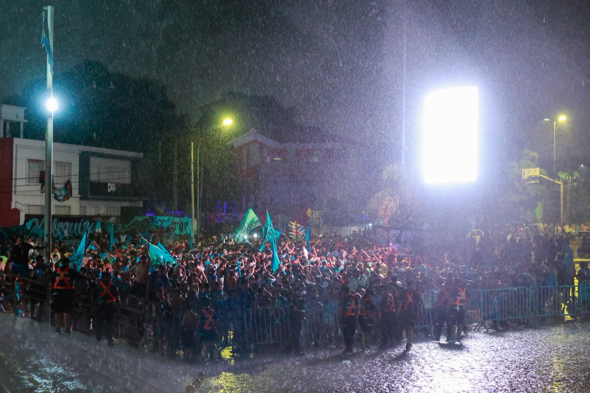 Belgrano's tweet photo. SIEMPRE, A TODOS LADOS. 🔥🏴‍☠️🩵

Más de 10.000 Piratas en el #BanderazoCAB, alentando al equipo en la previa del inicio del campeonato.

#DaleBelgrano https://t.co/zHxGTYVZon