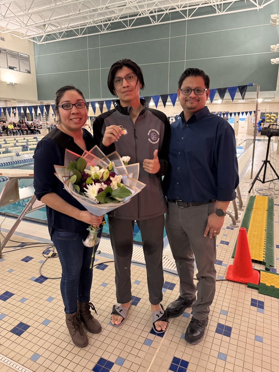 JT Boys Swimming Senior Night! Congrats to these young men! We wish you nothing but the best in your future! 

#JTPride