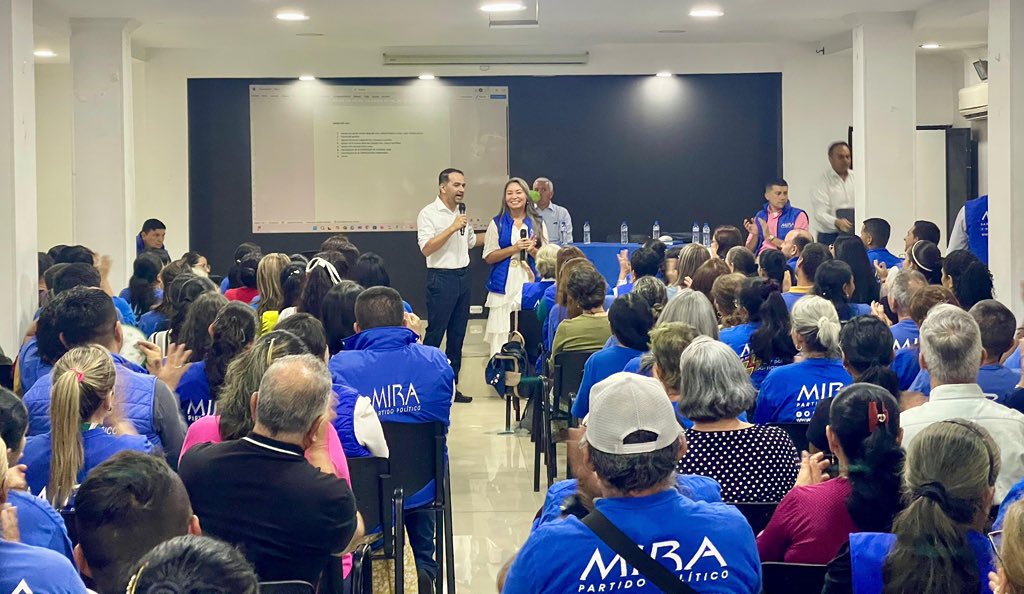 GeovanyLondonoG's tweet photo. SEGUIREMOS TRABAJANDO POR ARMENIA Y EL QUINDÍO

Gracias a nuestros valiosos líderes Miraístas de Armenia, Quindío, por su compromiso constante, y gracias a @francyyuliperez por la invitación. Vamos a seguir trabajando por los nuevos retos que se avecinan. https://t.co/bseIMSVwyu
