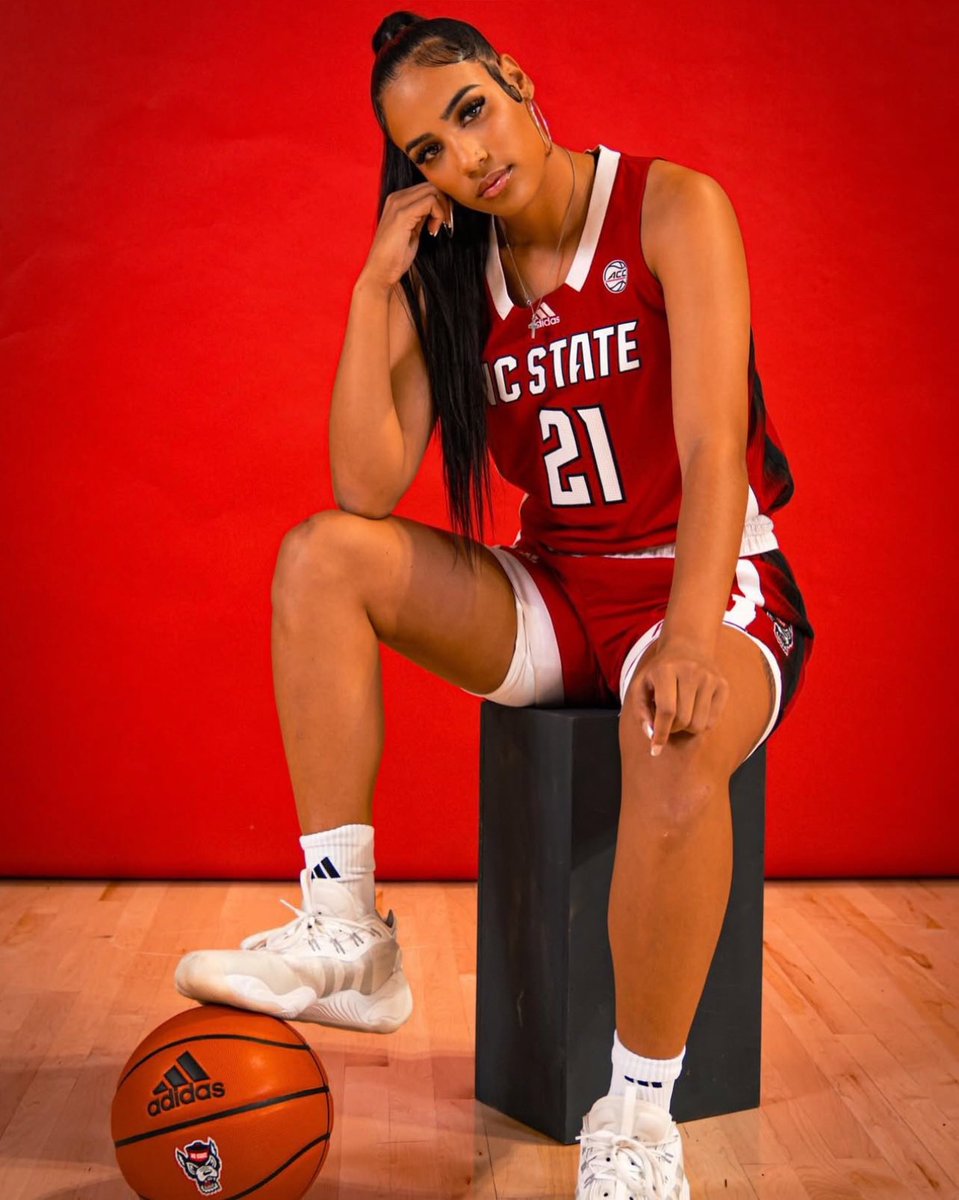 trendyhoopstars's tweet photo. Madison Hayes in NC State’s last six wins:

15.5 PTS
8.2 RBS
1.3 AST
45.2% FG

🐺✨ https://t.co/o71wXI6Vie