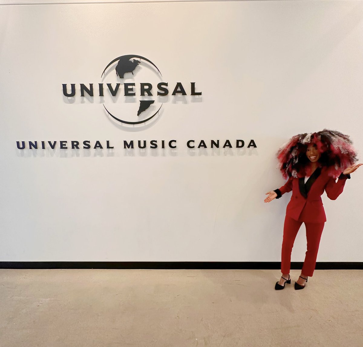shawtyastrology's tweet image. Y’ALL!! 🥹✨
I’m SO excited to announce my music label partnership with UNIVERSAL MUSIC! 🎶✨
As an Astrologer, working with musicians and artists to give them Astrology advice is an absolute blessing that I don’t take for granted. ✨
Thank you again, Universal Music, @UMG &…