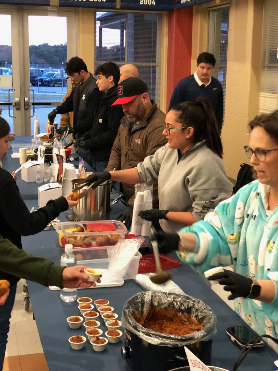What a fantastic turnout at the 1st Track &amp; Field Chili Cook-Off parent meeting last night! There was plenty of delicious food, great conversations, and valuable tryout information. 

Congratulations to the Top 3 Chili Cook-Off winners! 🤩

#GoPanthers