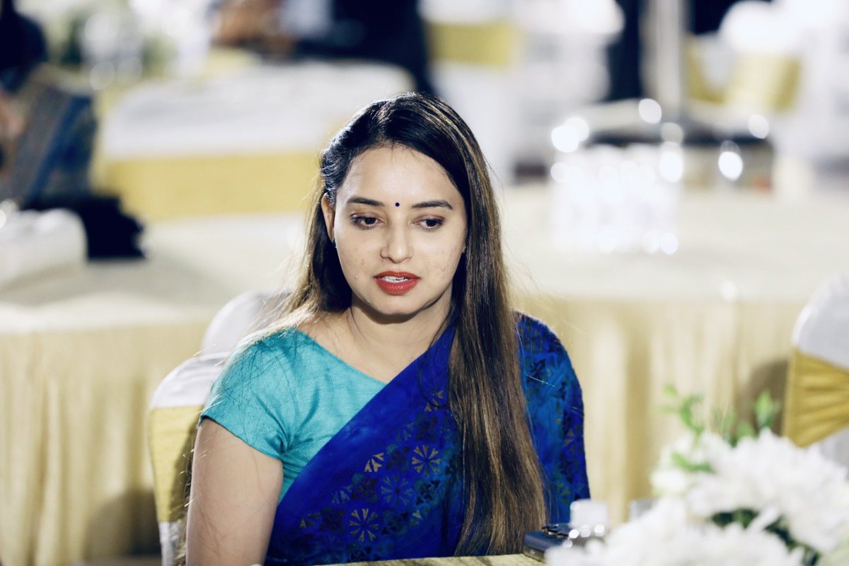 poojayadavips tweet media